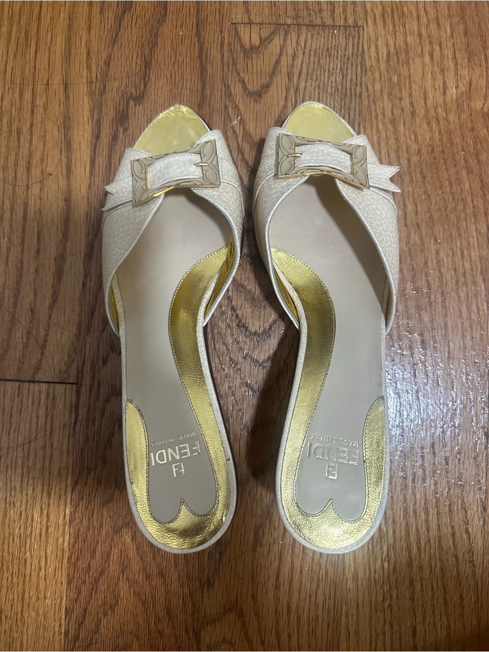 Fendi Cream and Gold Bow-Accent Open-Toe Slides